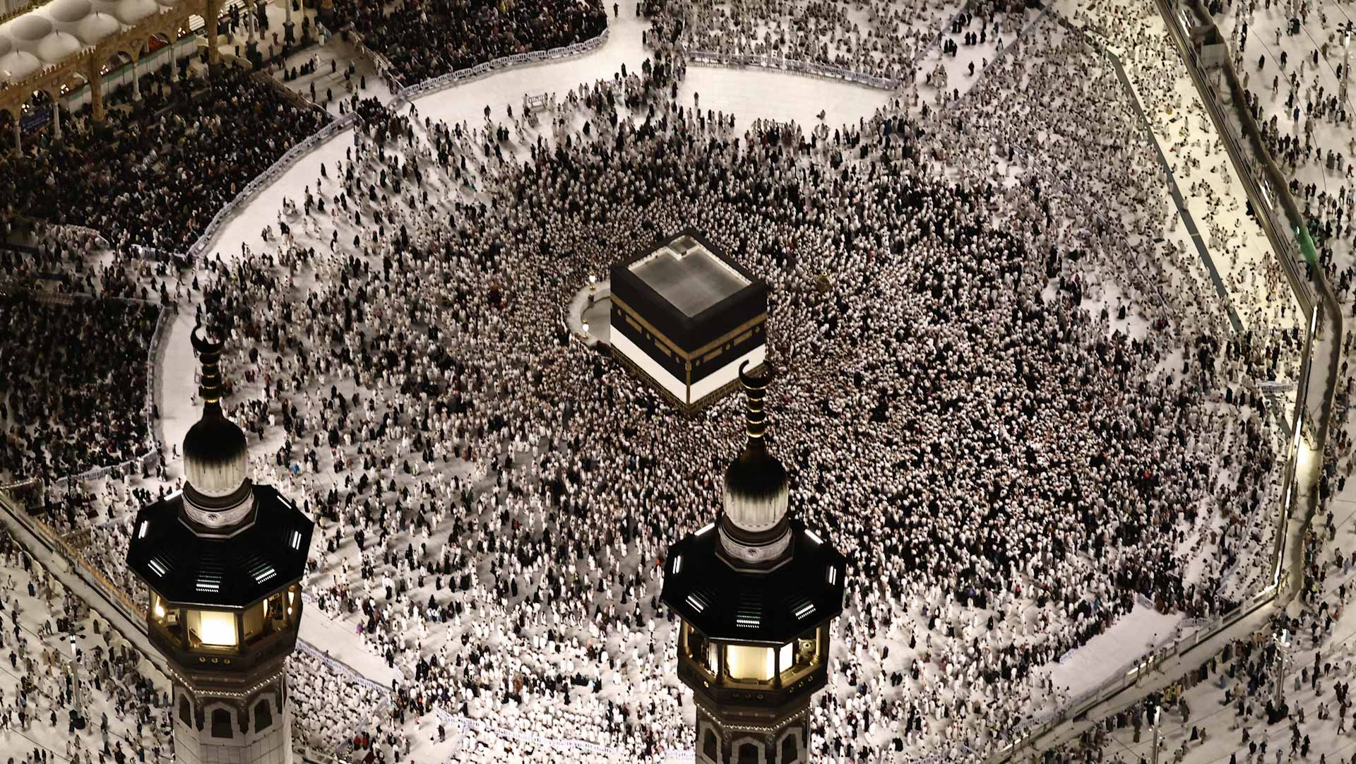 Early departing pilgrims complete farewell Tawaf Grand Mosque 