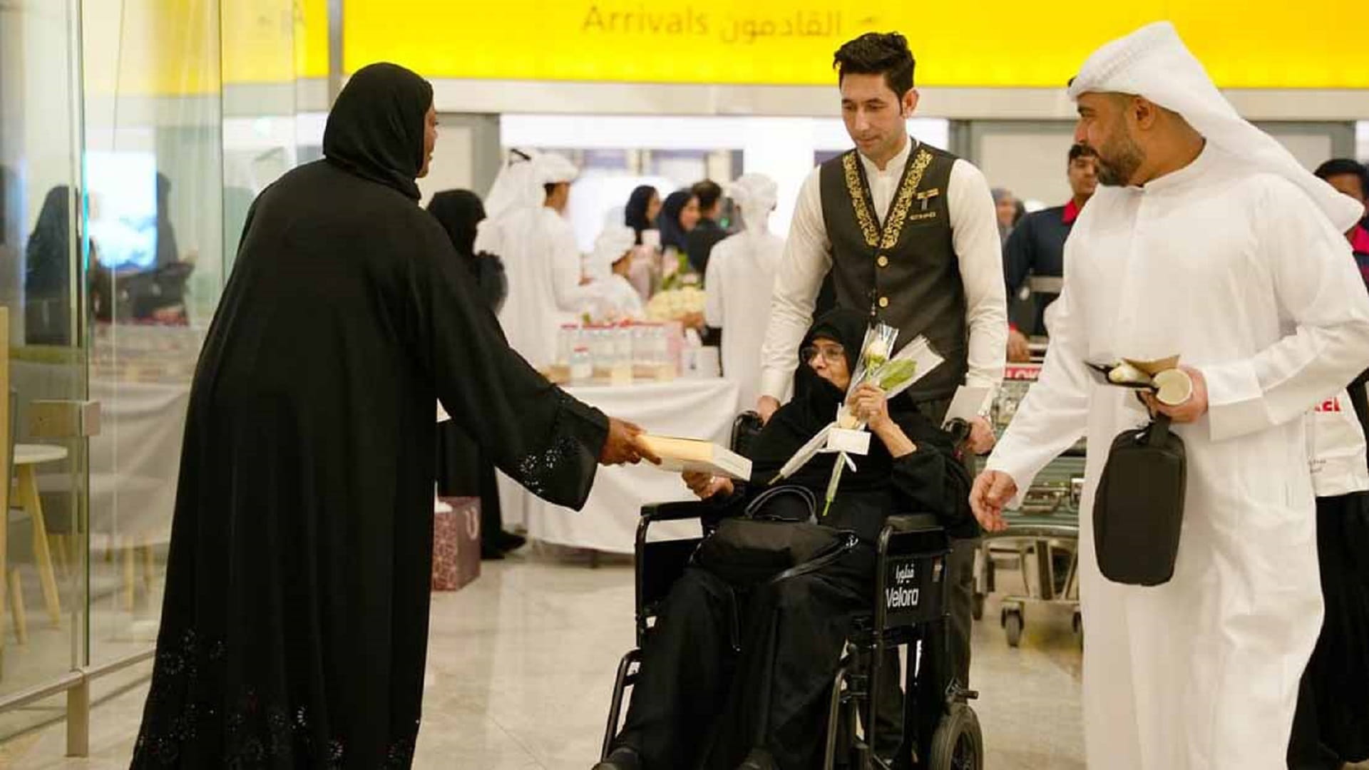 "الشؤون الإسلامية والأوقاف والزكاة" تستقبل الحجاج في المطارات