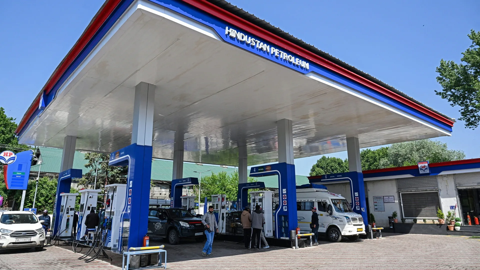 Intel agencies warn of fuel shortages if Hormuz remains closed 