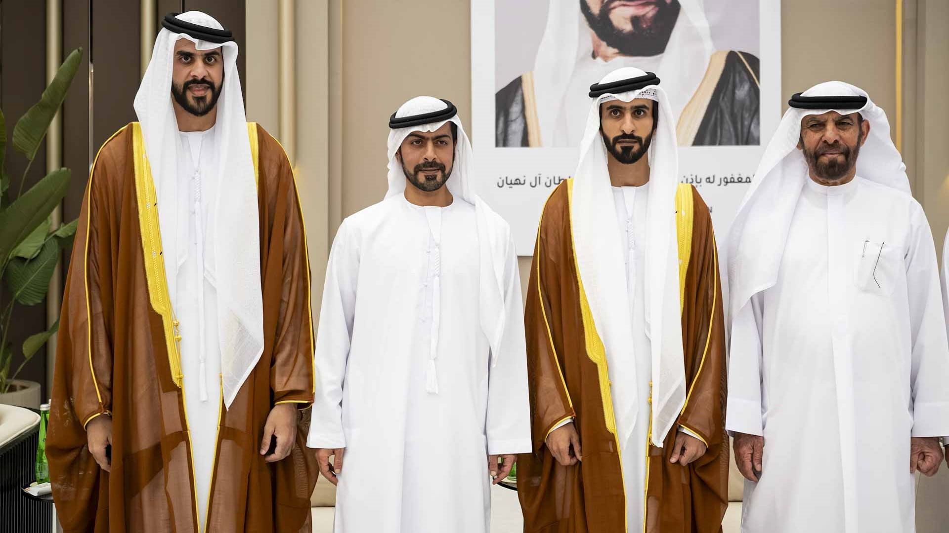 خليفة بن طحنون يشارك في استقبال الشامسي