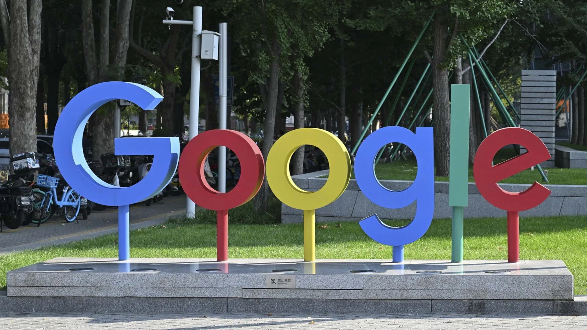 Google tests solar-powered AI computing with Suncatcher satellite