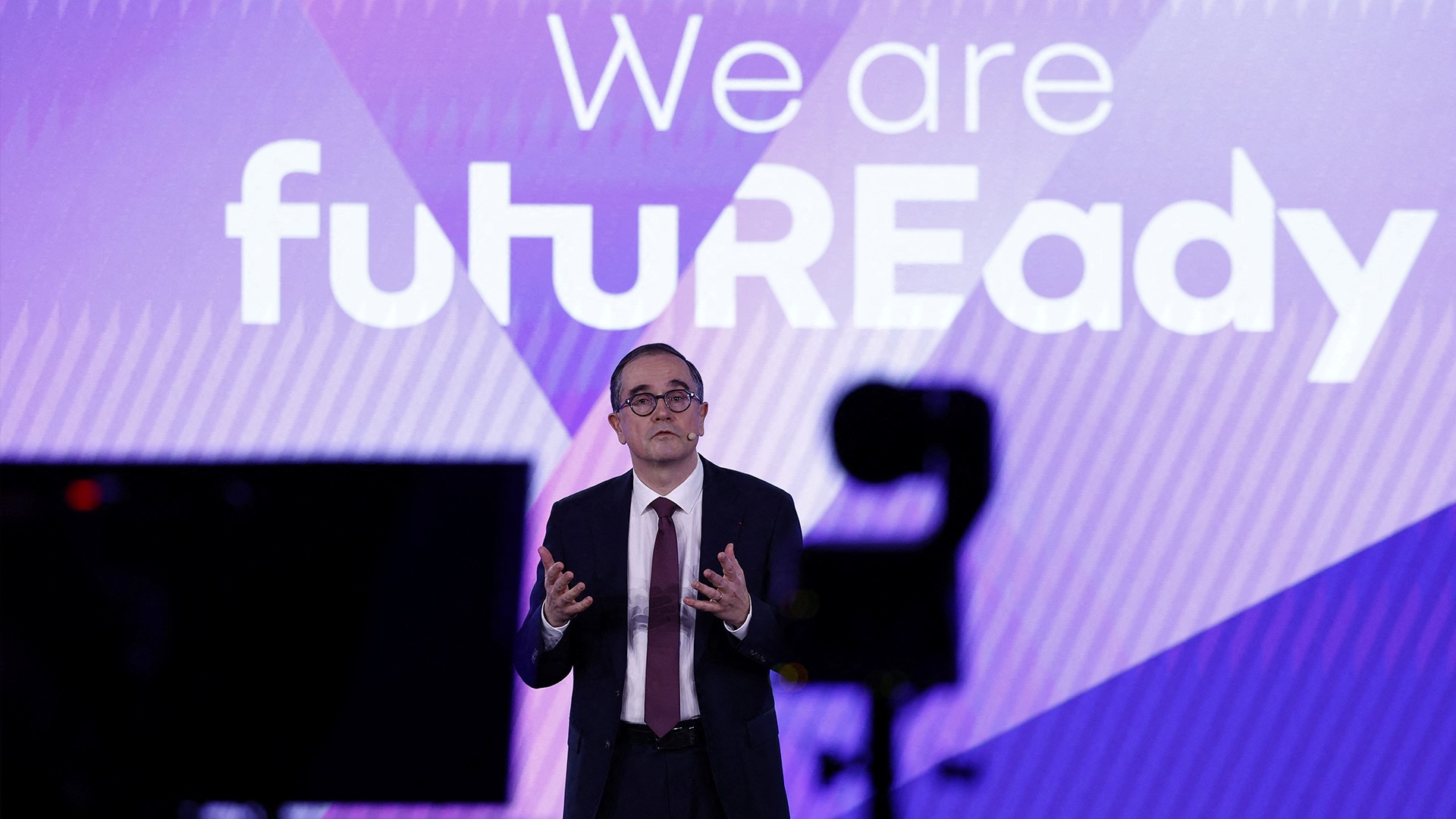 Renault plans over €10 billion France investment in EVs