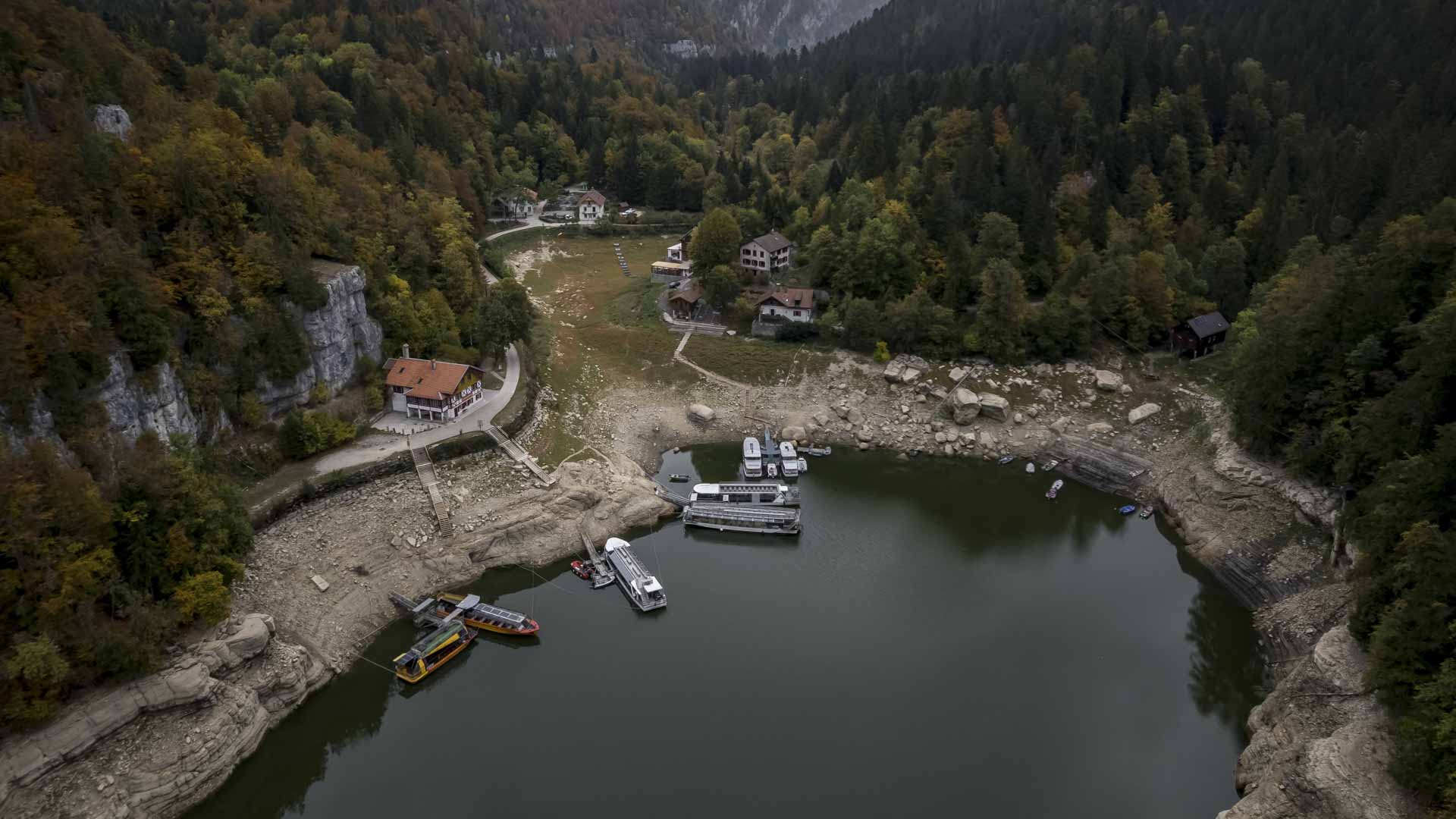 Cry for help as French-Swiss lake dries up