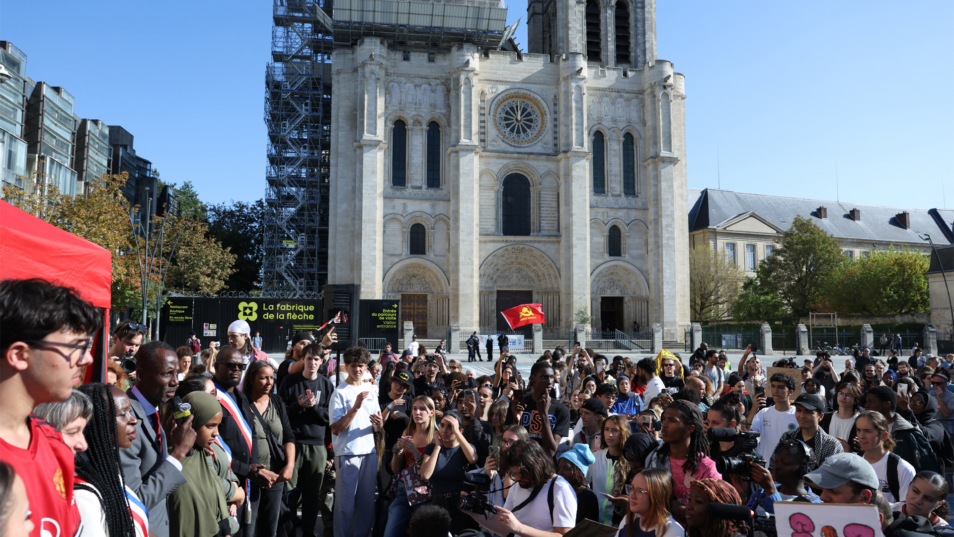 Up to 500 French schools to close amid student protests