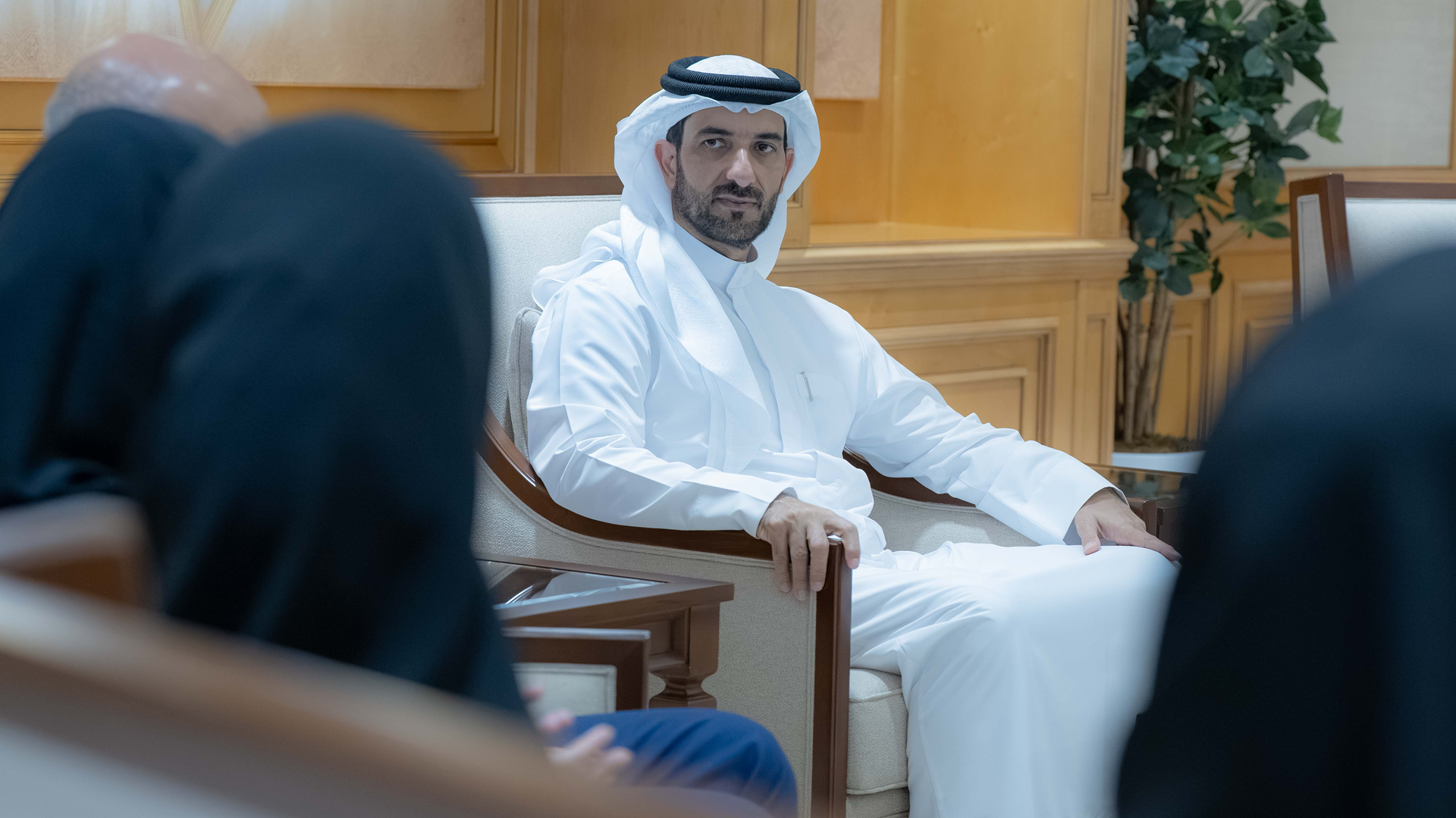 سلطان بن أحمد يستقبل خريجي برنامج الدكتوراه المزدوجة بالطب الجزيئي