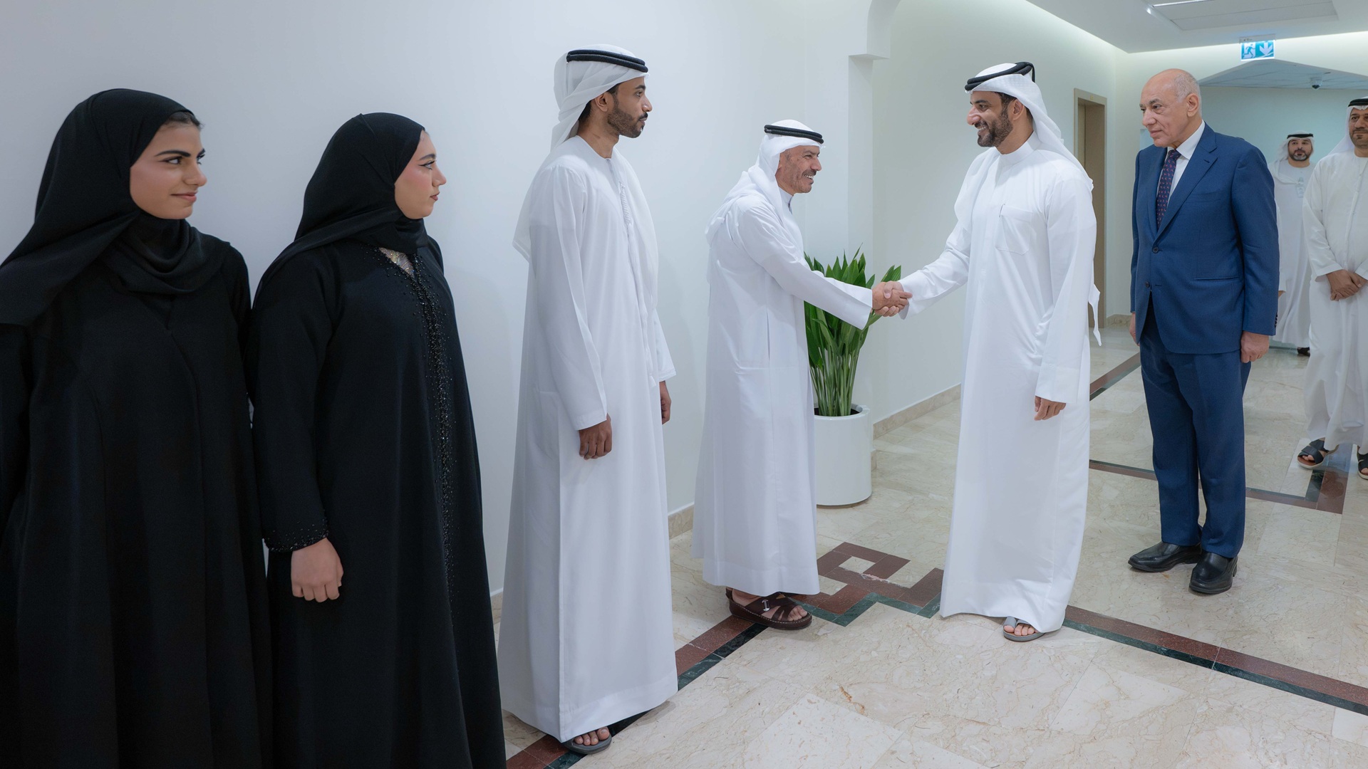 Sultan bin Ahmed receives UOS Emirati scholarship students 2