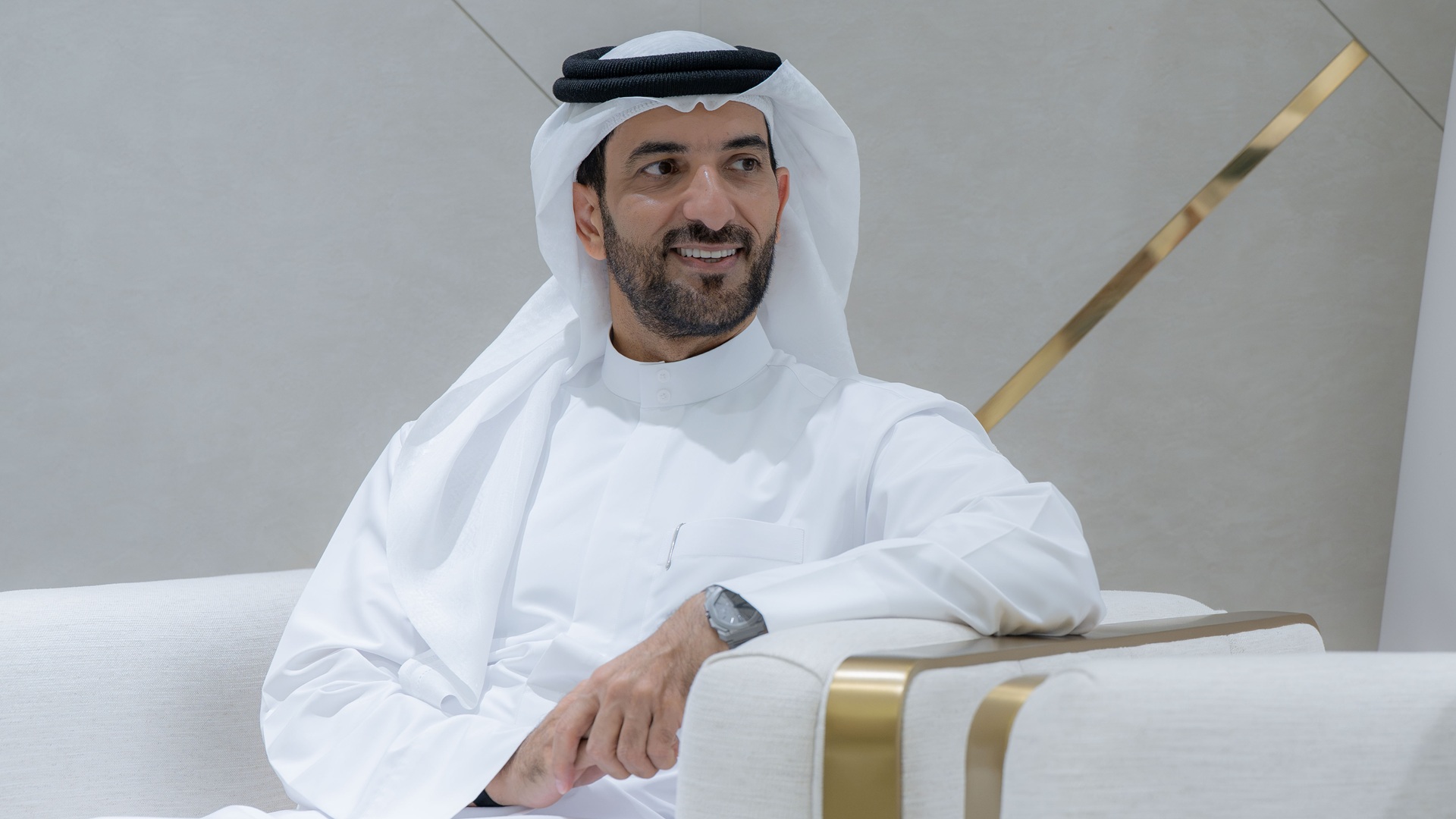Sultan bin Ahmed receives UOS Emirati scholarship students 3