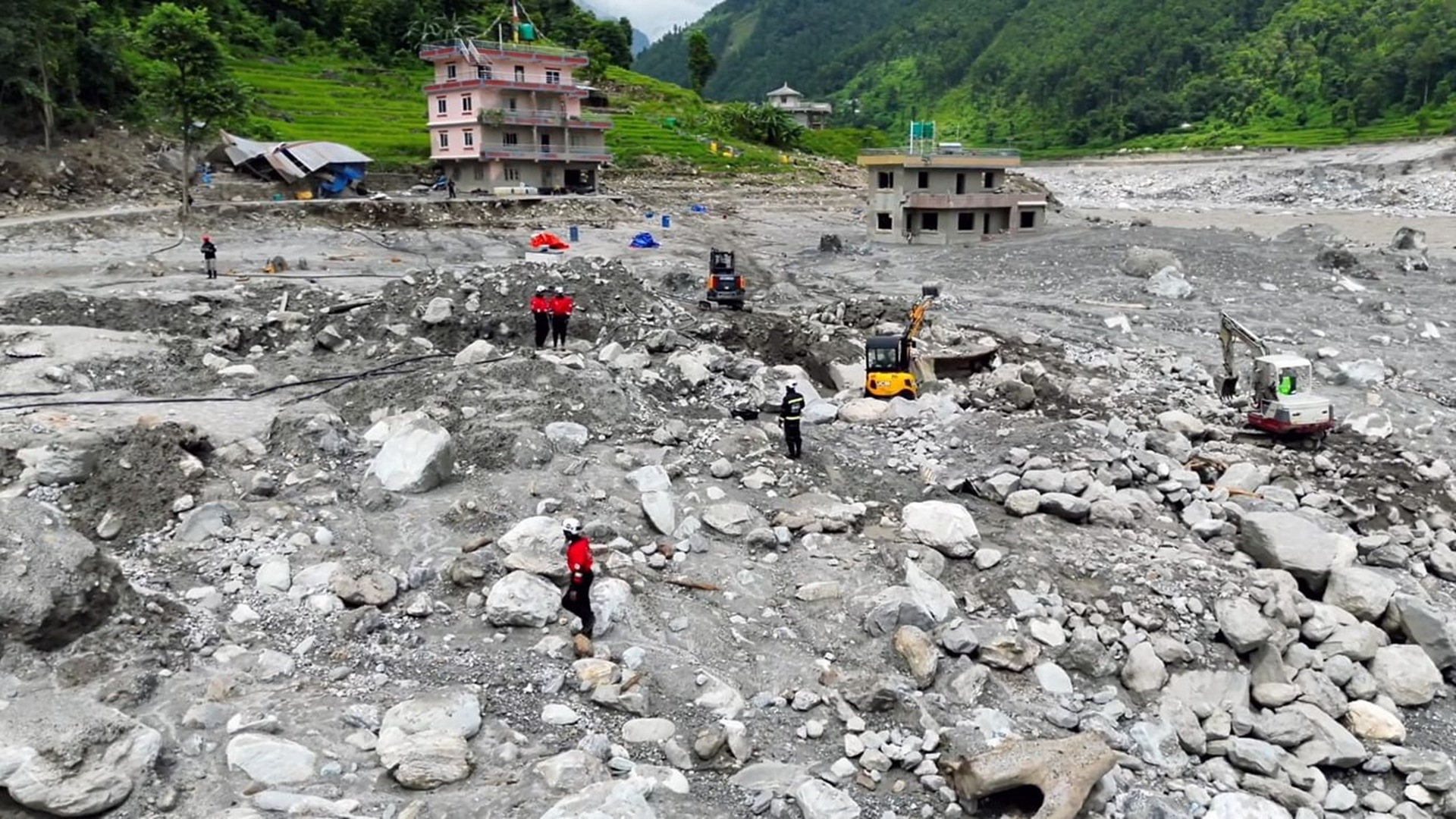 UAE Search and Rescue Team continues relief operations in Rasuwa