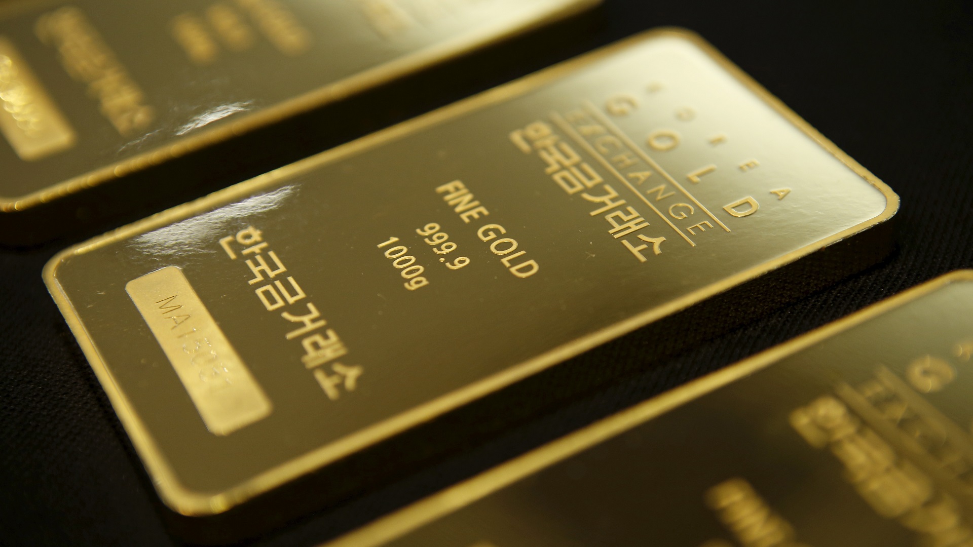أسعار الذهب ترتفع 0.3 % إلى 4418.79 دولار للأونصة 
