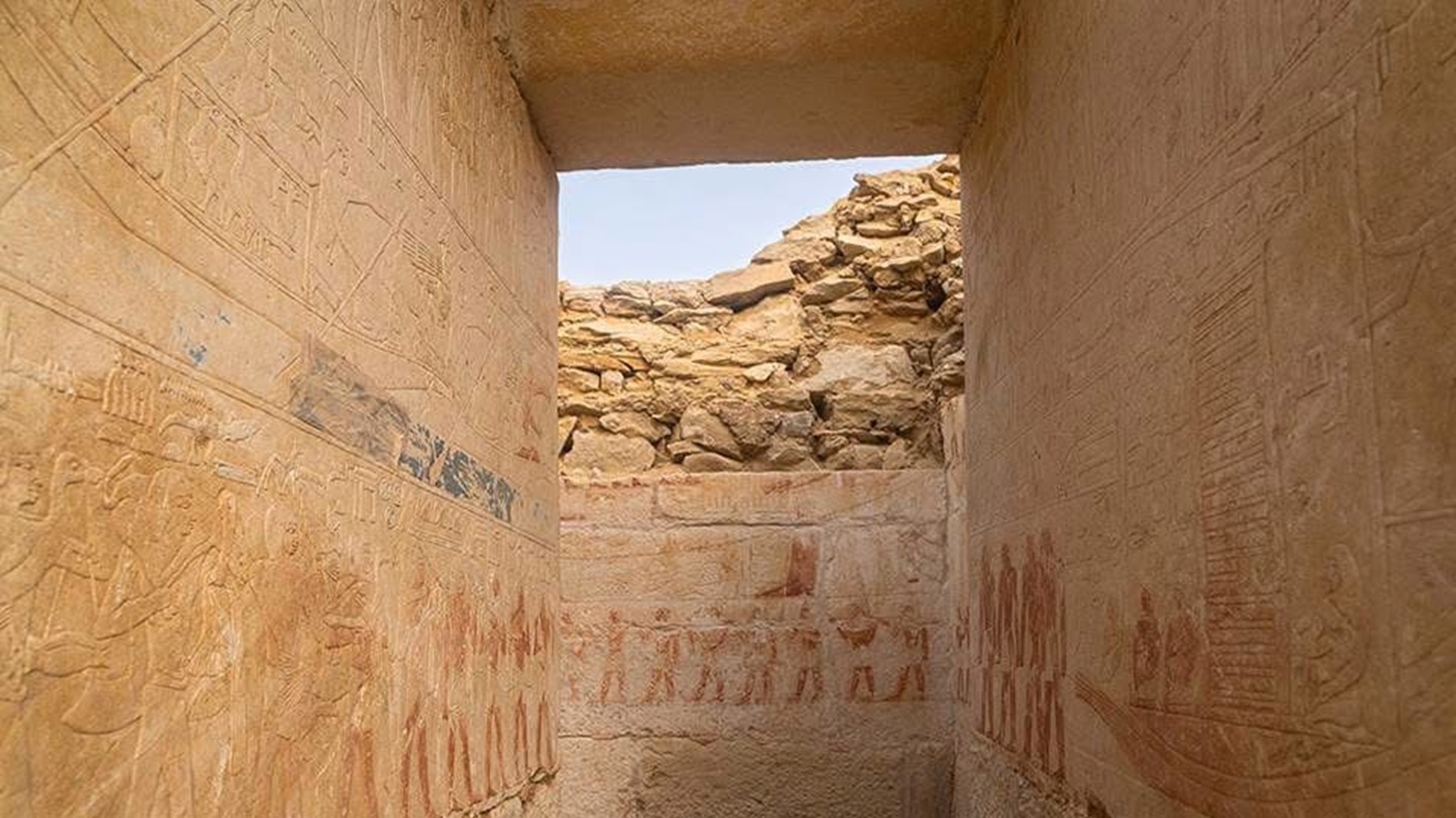 بعثة أثرية مصرية إسبانية تكشف مقبرة من الأسرة الخامسة بسقارة