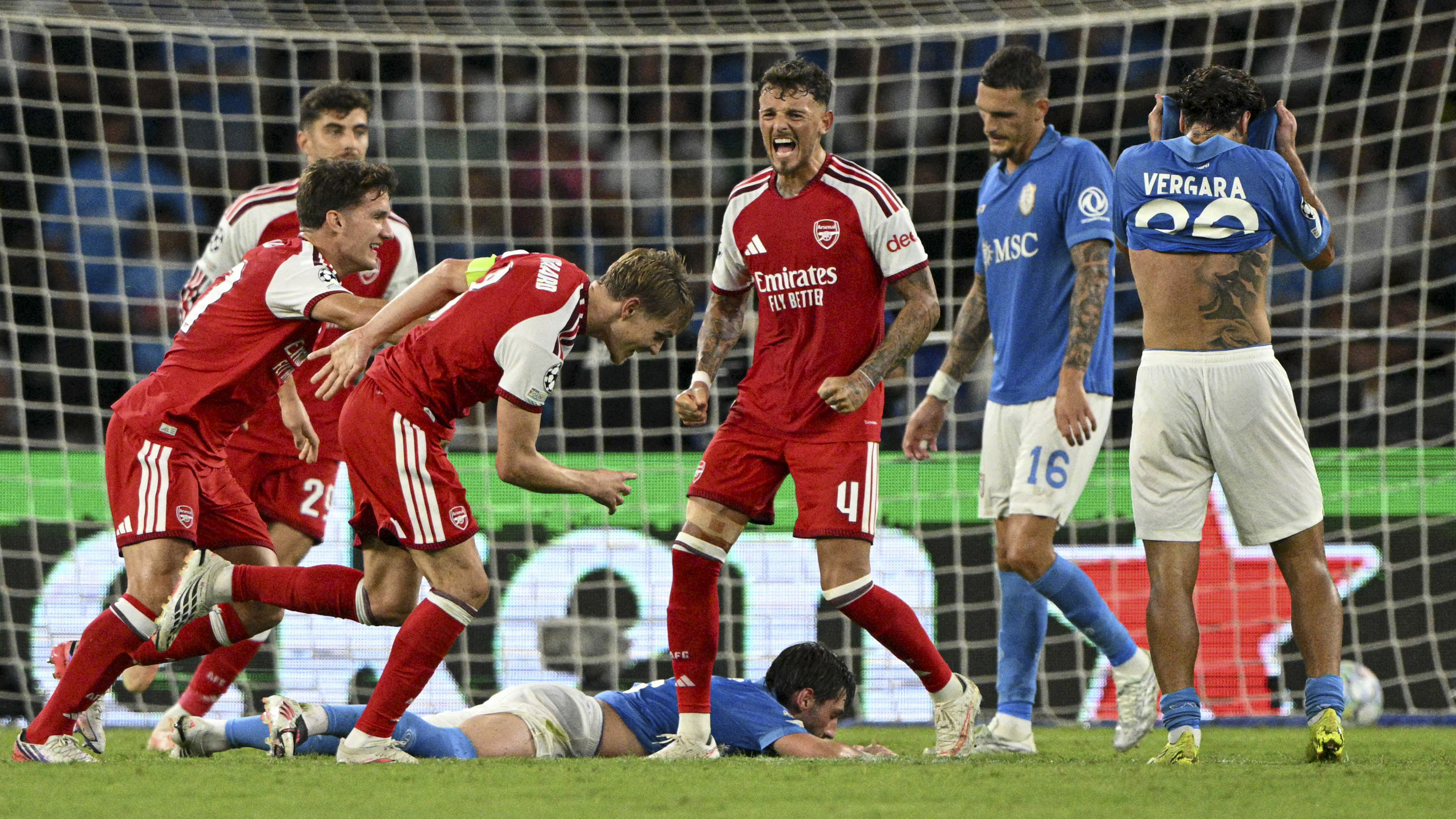أوديغارد يقود أرسنال للفوز على نابولي في دوري أبطال أوروبا