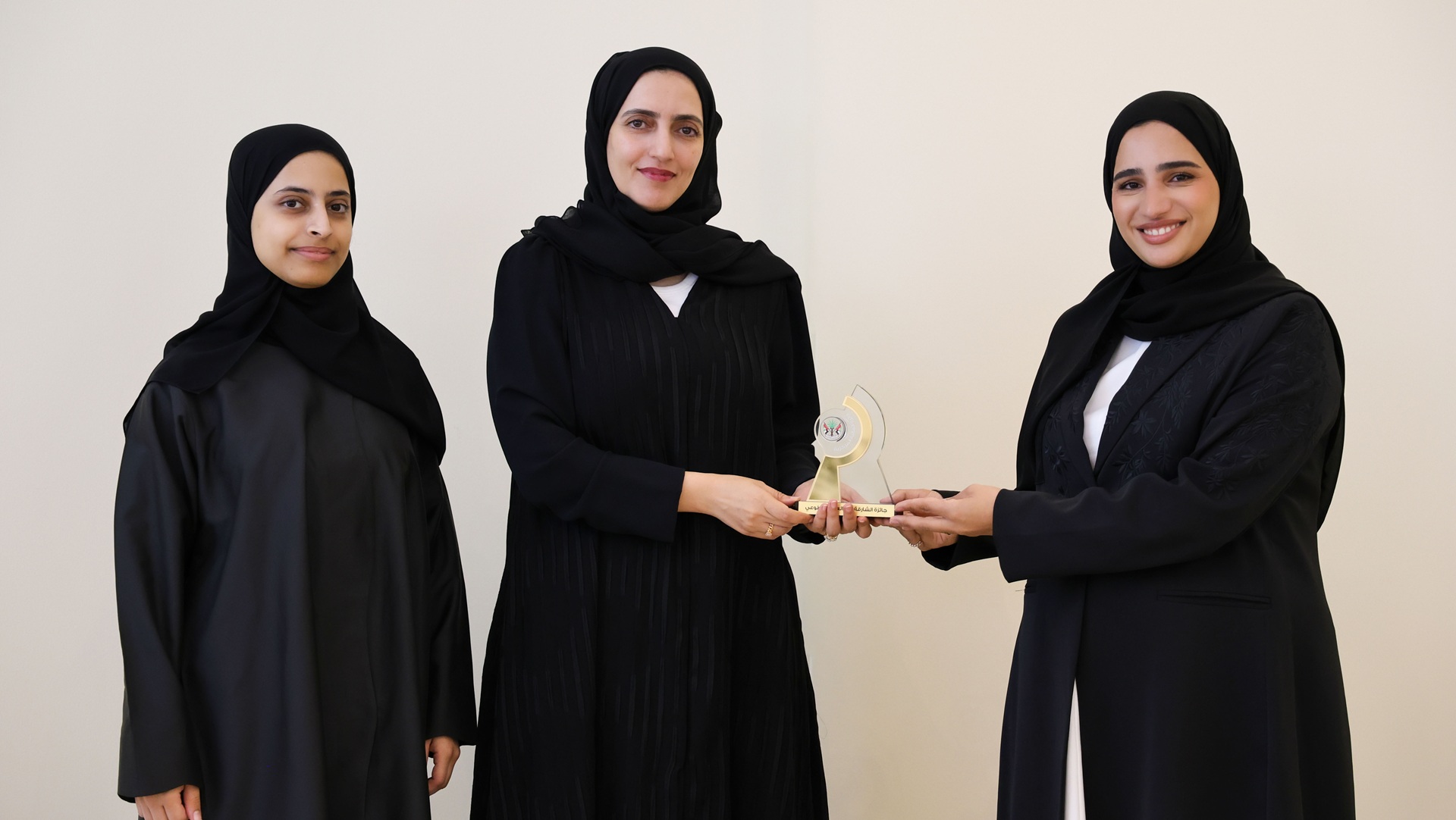 جائزة الشارقة للعمل التطوعي تستعرض تجربتها أمام "المالية المركزية" 