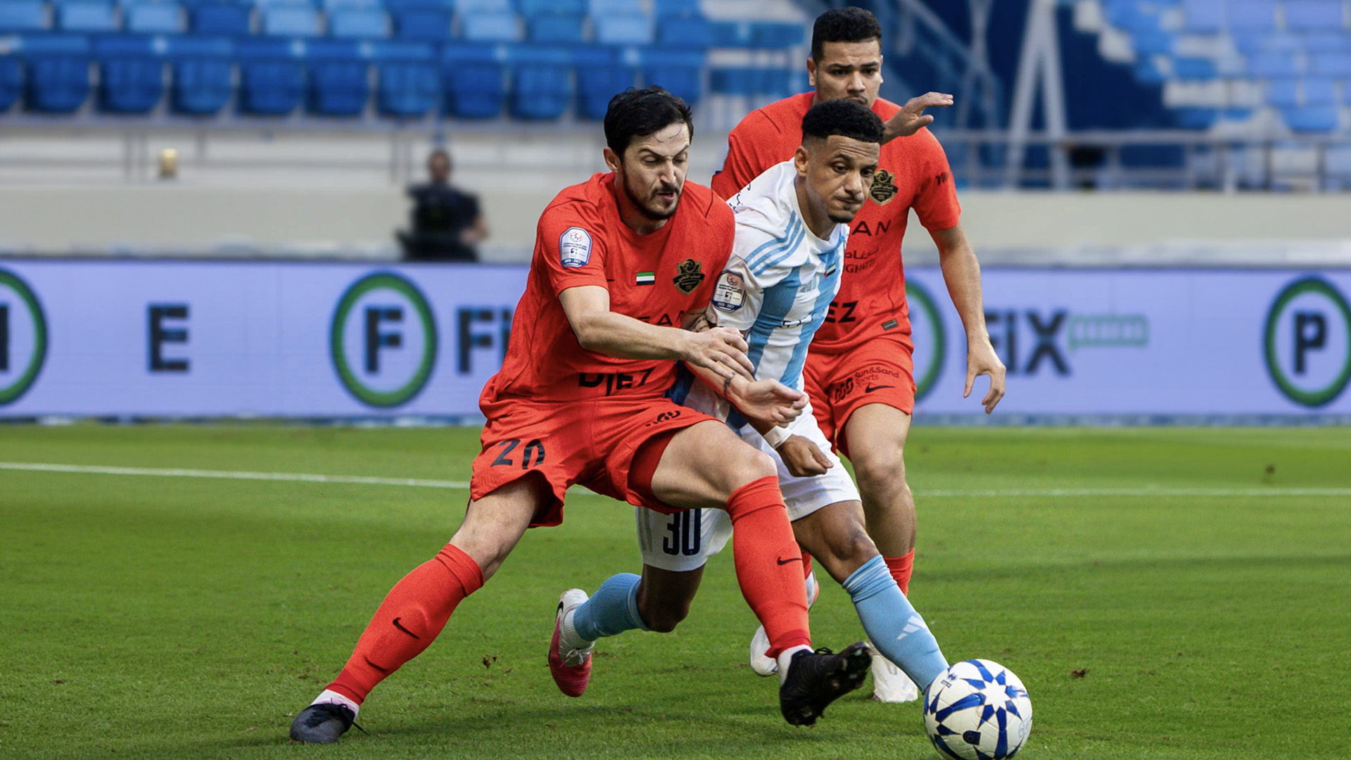 يونايتد وشباب الأهلي يتقاسمان نتيجة اللقاء في دوري أدنوك