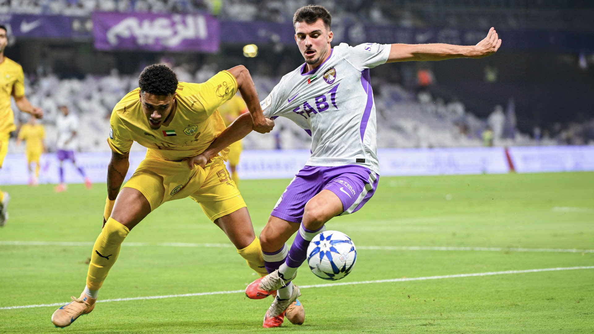 قمة العين والوصل تنتهي بالتعادل الإيجابي 2-2