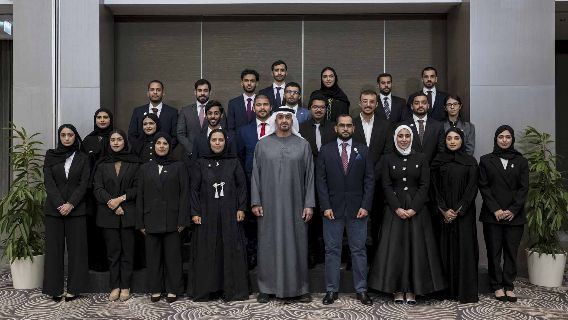 UAE President meets UAE students studying in Germany 