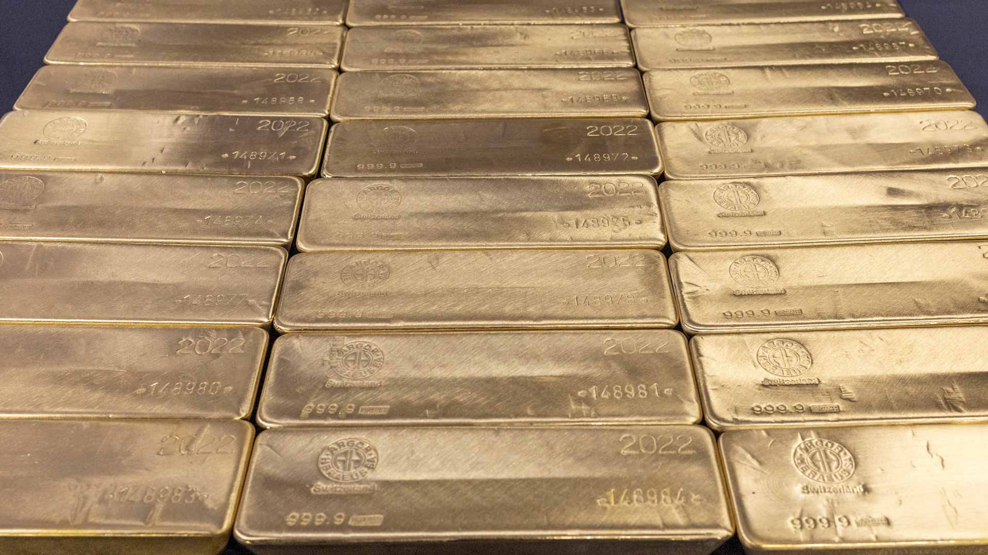 الذهب يهوي لأدنى مستوى في أسبوع قبيل صدور بيانات تضخم أميركية 