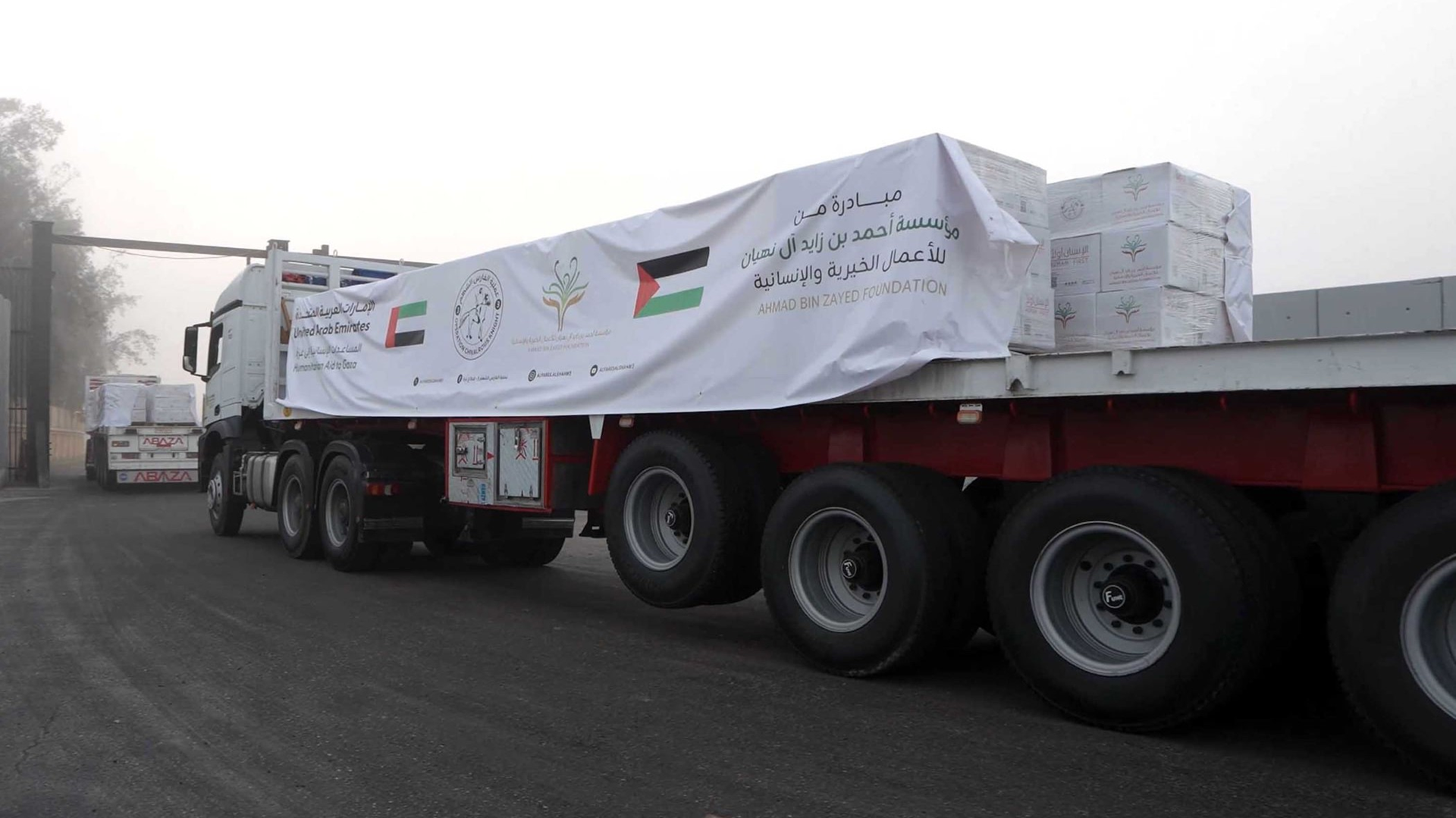 Five UAE aid convoys deliver 819 tonnes of aid to Gaza last week