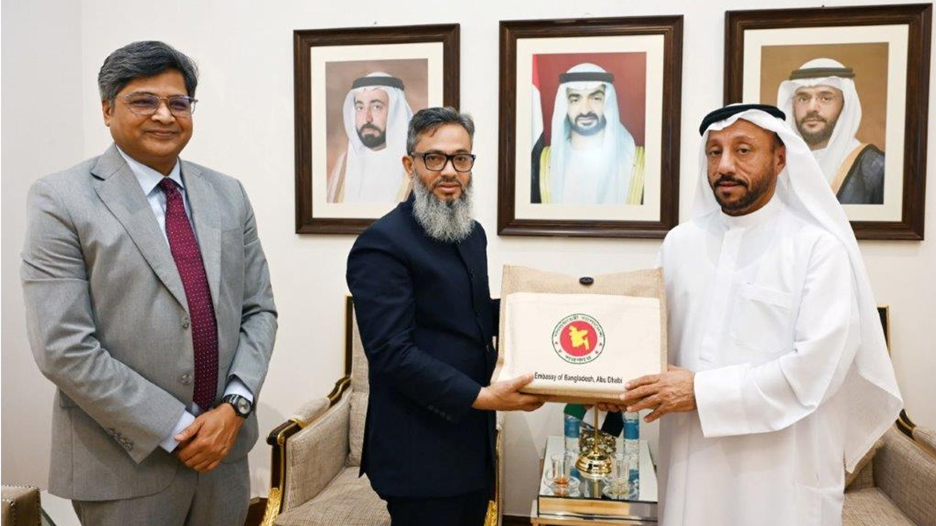 غرفة الشارقة تبحث توسيع الشراكة الاقتصادية مع بنغلاديش
