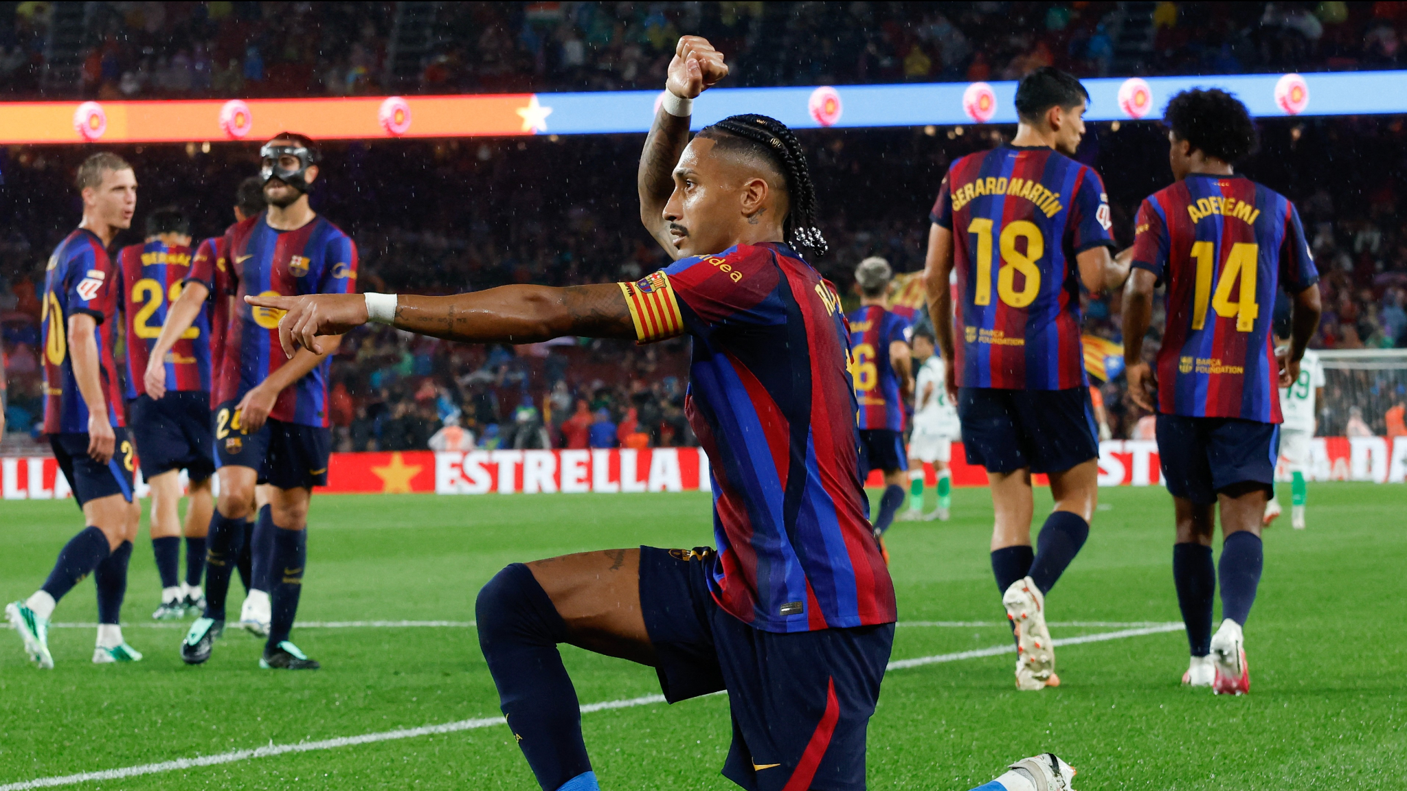 برشلونة يمزق شباك راسينغ سانتاندر في الدوري الإسباني 