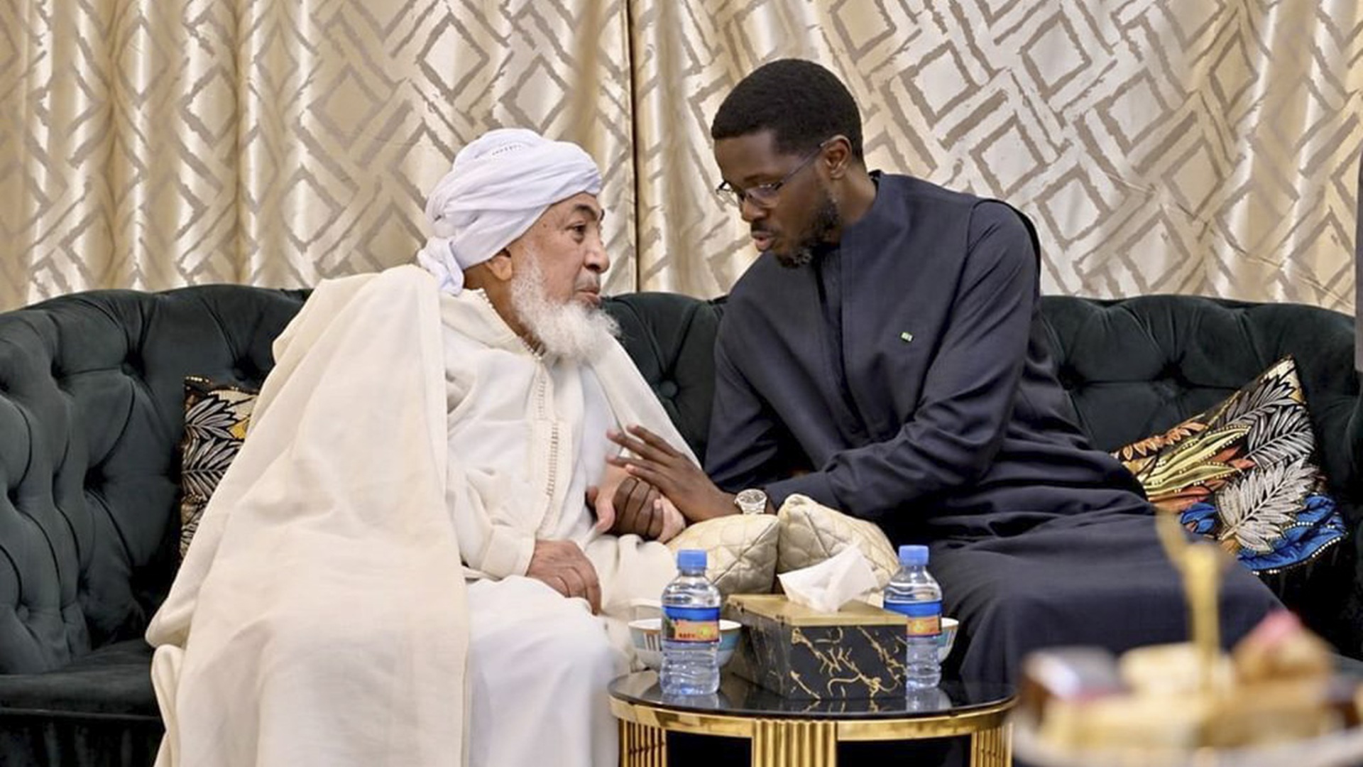 صورة بعنوان: الرئيس السنغالي يزور رئيس مجلس الإمارات للإفتاء في نواكشوط 