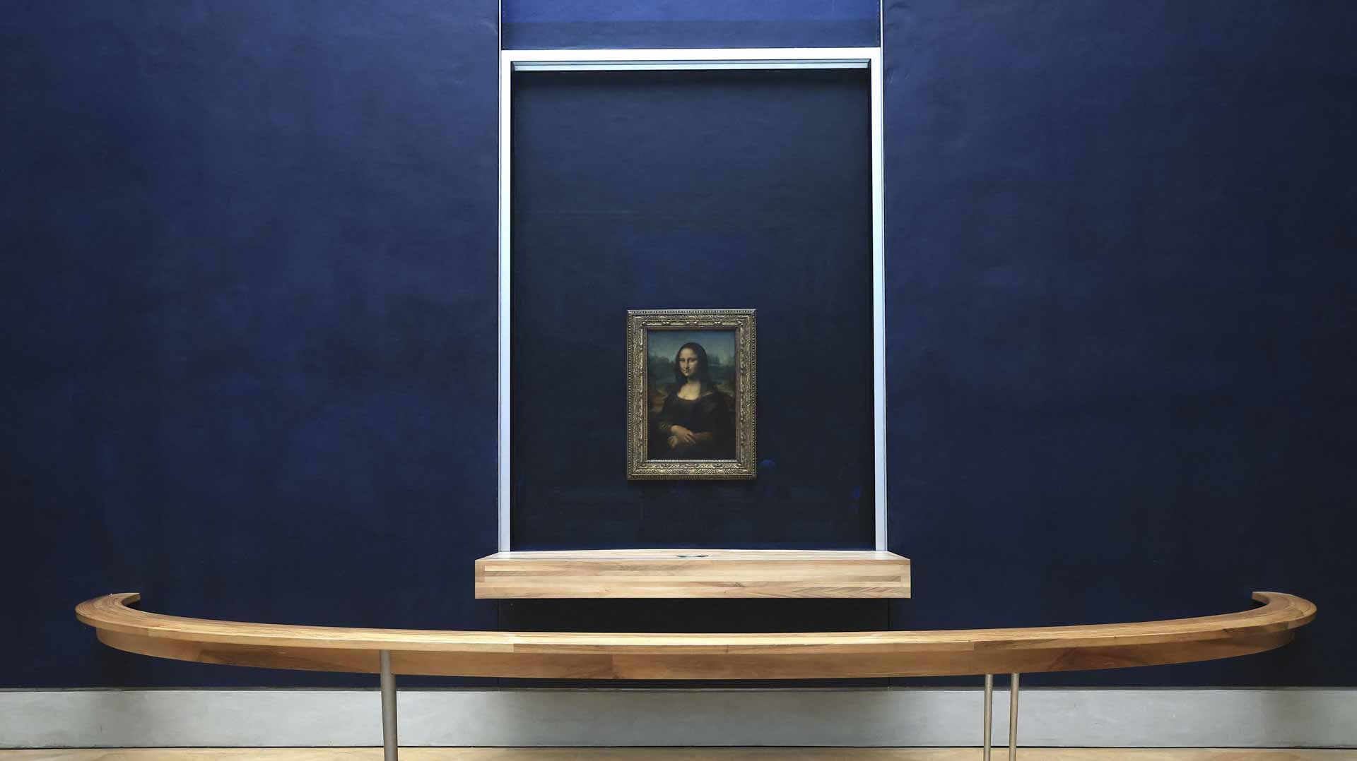 Two men arrested for Louvre stunt in Mona Lisa hall