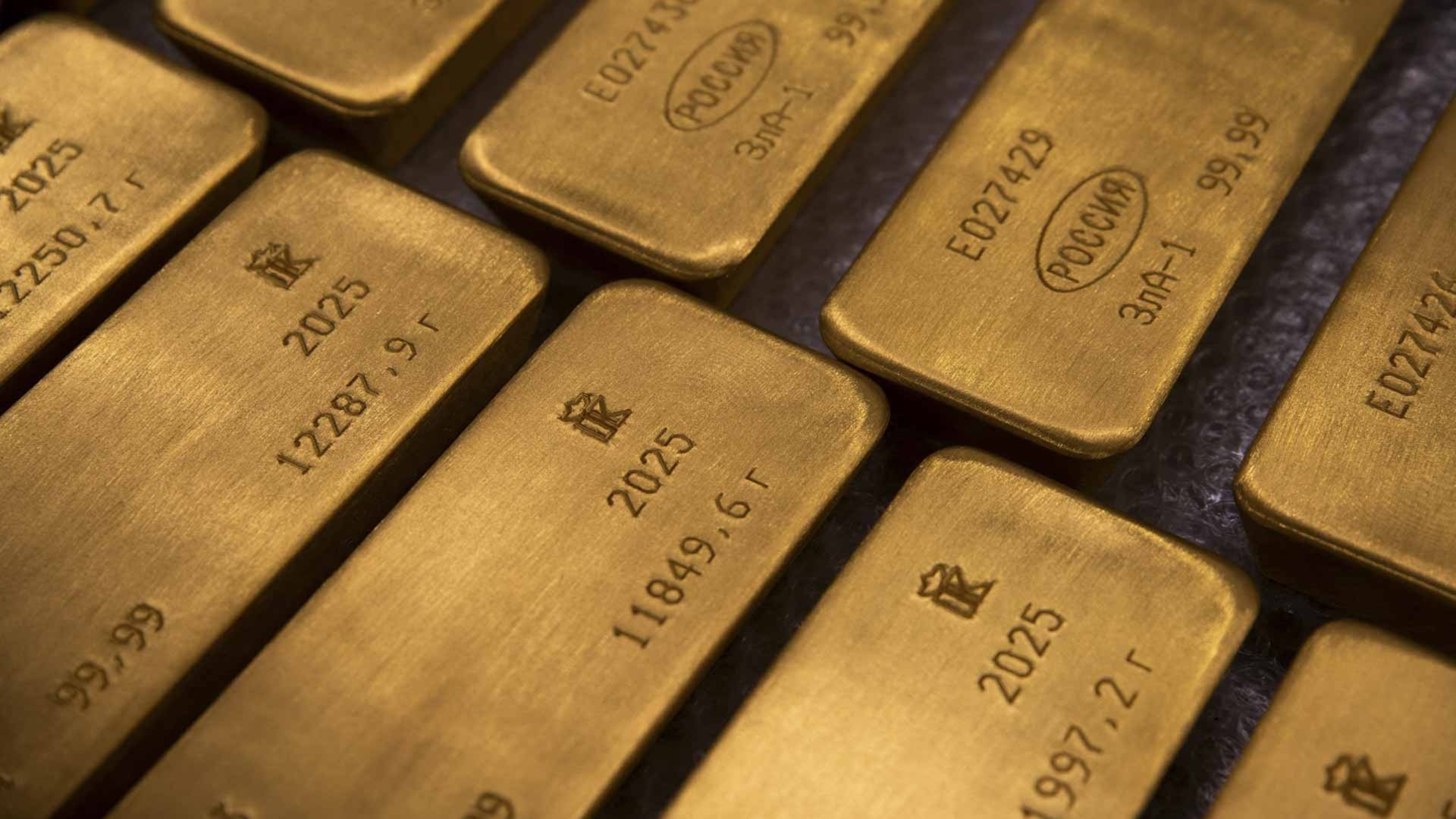 الذهب ينخفض 0.6% في المعاملات الفورية و0.2% في العقود الآجلة 