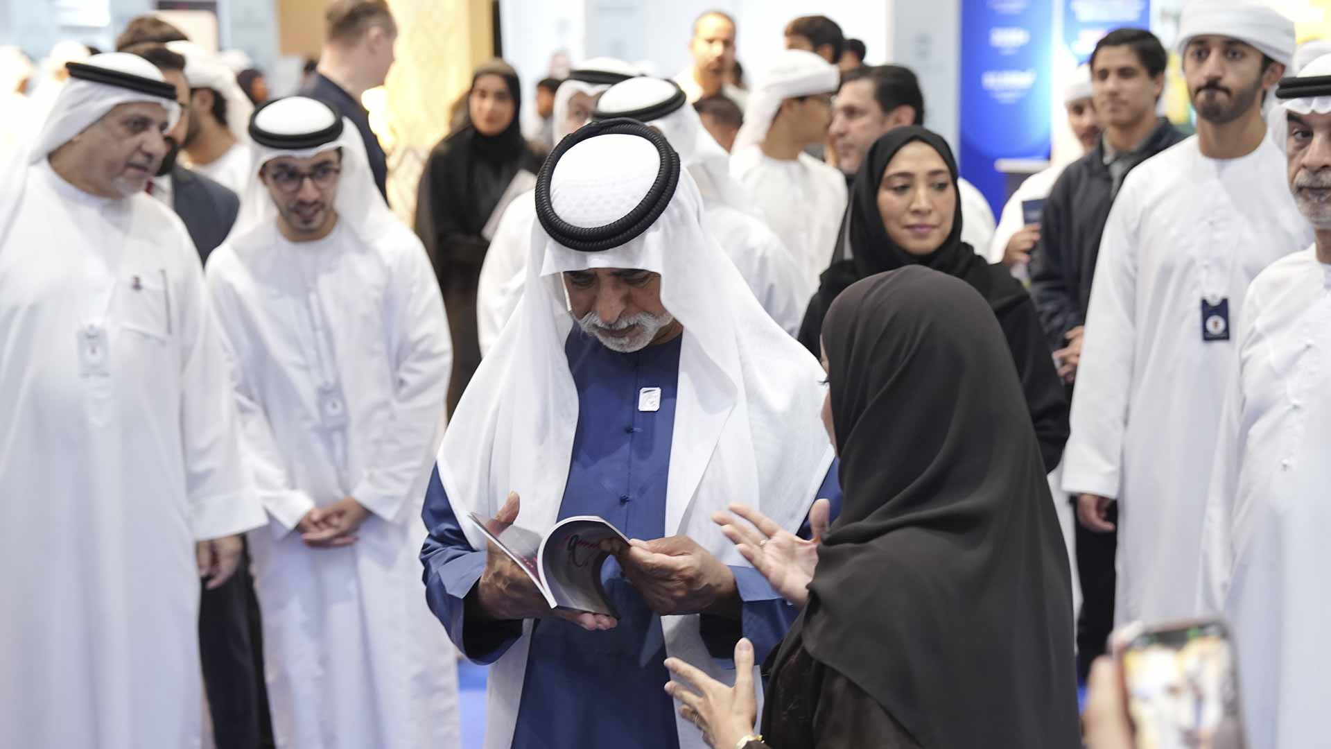نهيان بن مبارك يزور أعمال الدورة الـ12 من معرض "واجهة التعليم" 