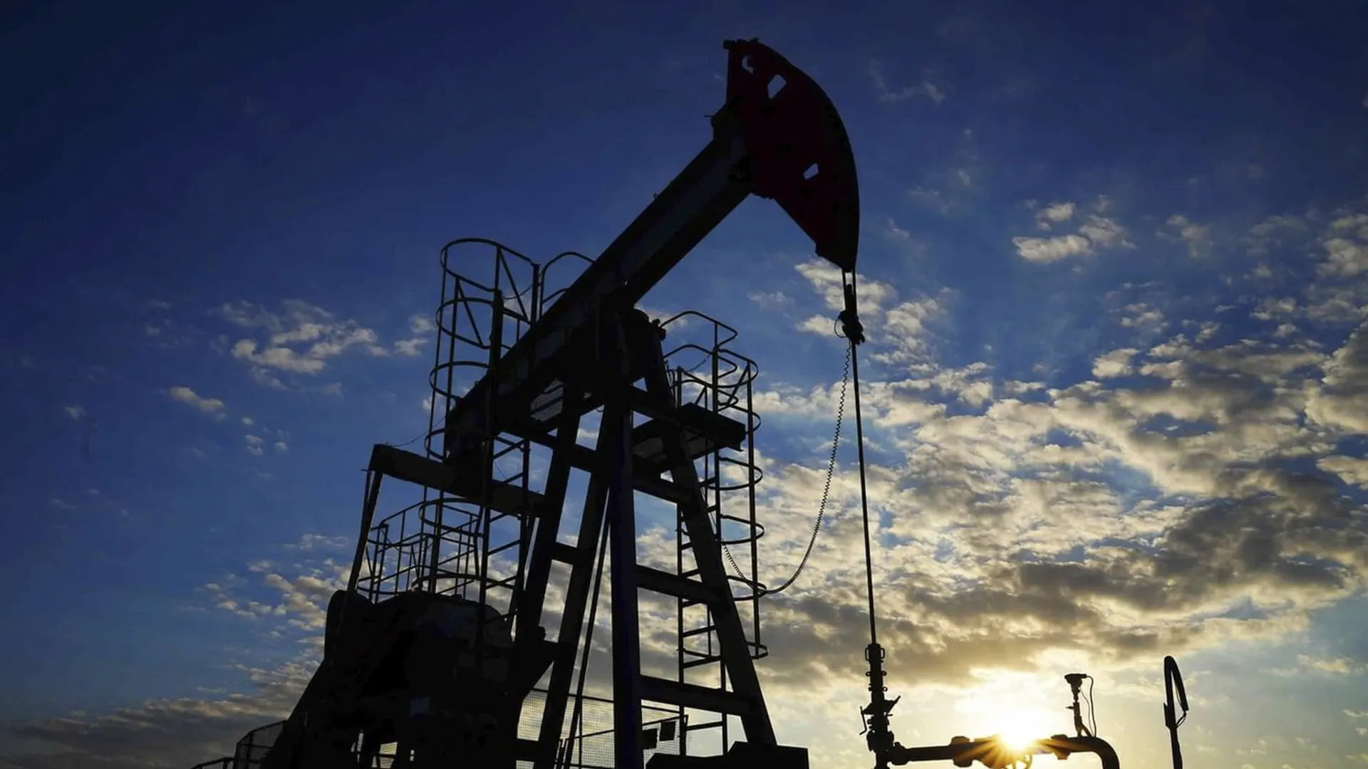 Oil prices decline, Brent trades at US$102.13 per barrel