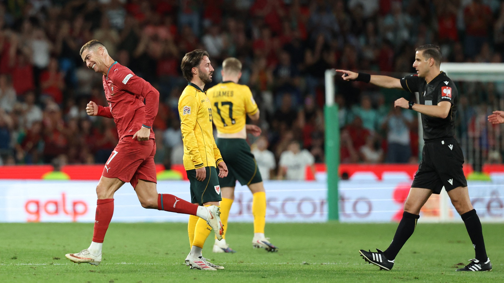 صورة بعنوان: البرتغال تستهل حملة الدفاع عن لقب دوري الأمم بالفوز على ويلز 