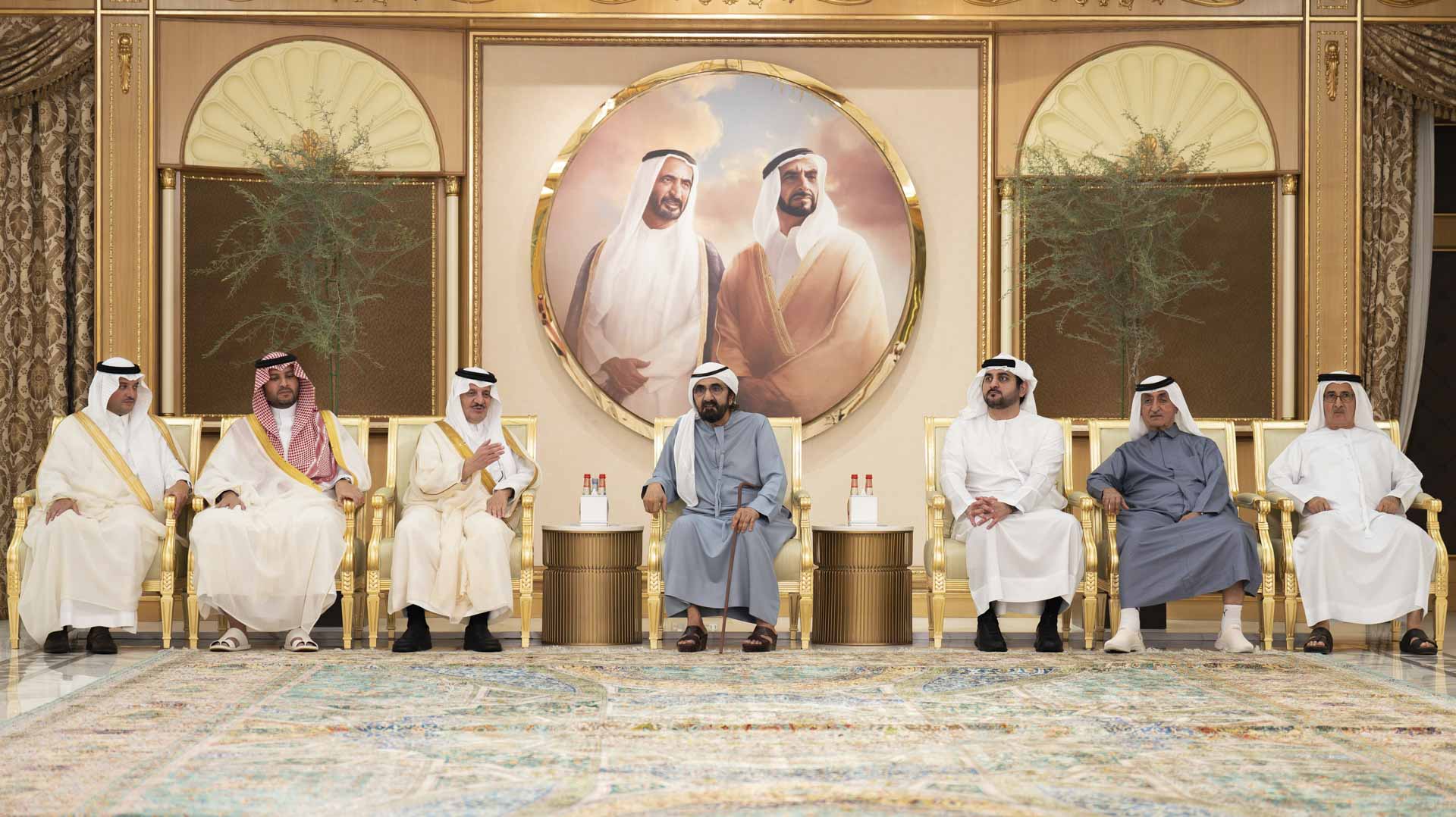 محمد بن راشد يتقبل تعازي خادم الحرمين في وفاة الشيخ أحمد بن راشد 