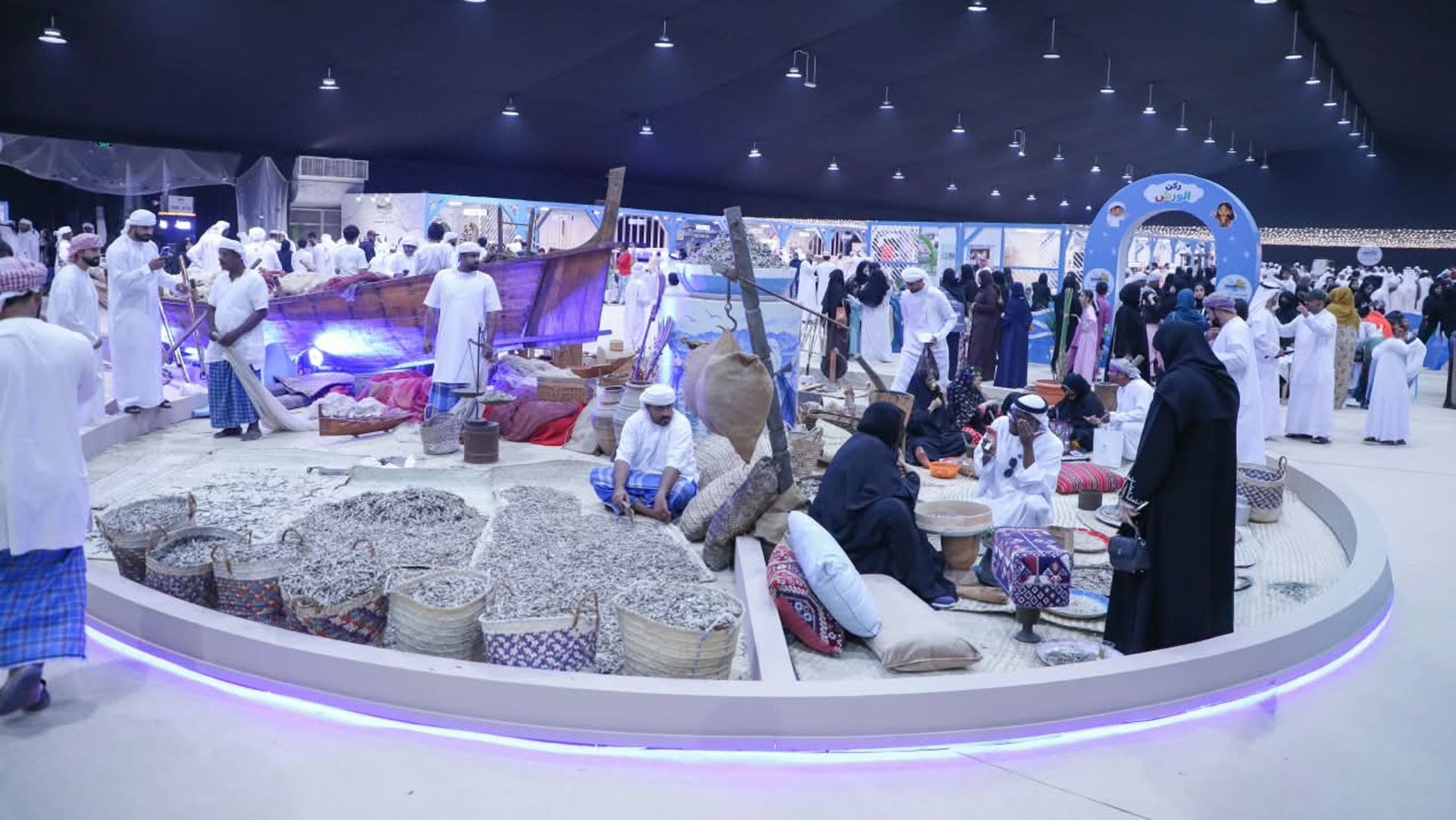 صورة بعنوان: مهرجان كلباء للجاشع والسحناه يواصل فعالياته وسط إقبال جماهيري كبير 