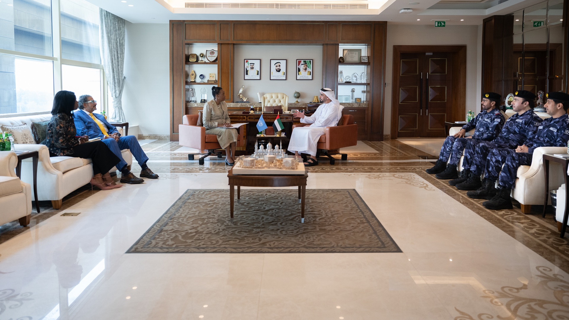 سيف بن زايد يشيد بالشراكة مع مكتب الأمم المتحدة للمخدرات والجريمة