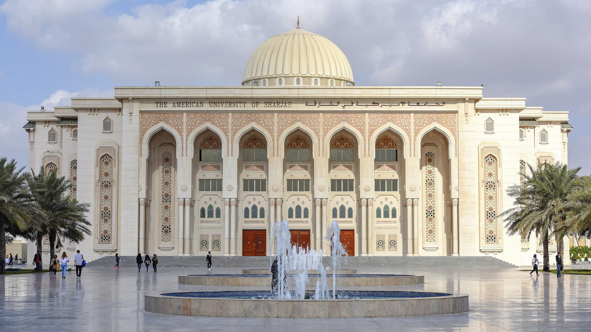 تعرّف إلى أشهر جامعات الشارقة وأفضل كلياتها
