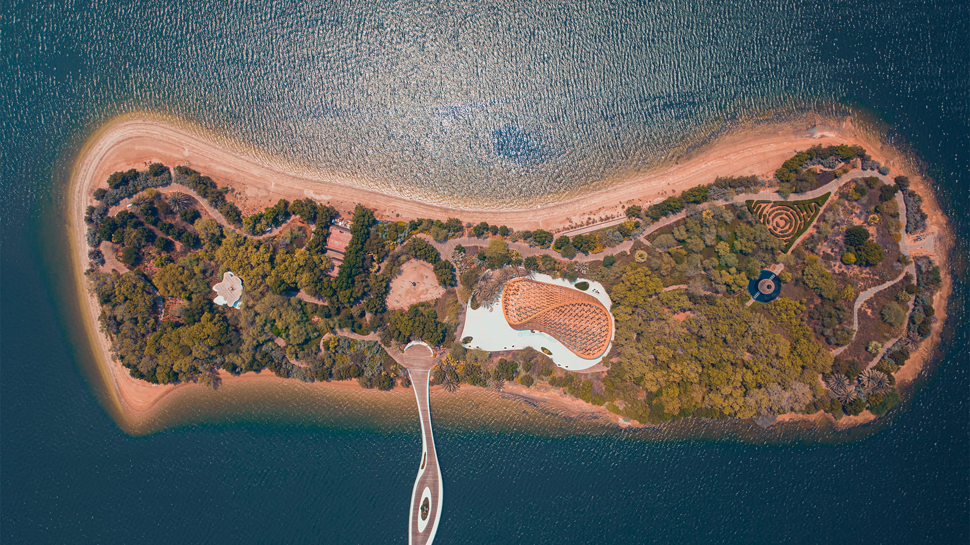 Image for the title: Where is Al Noor Island in Sharjah, and how can it be visited? 