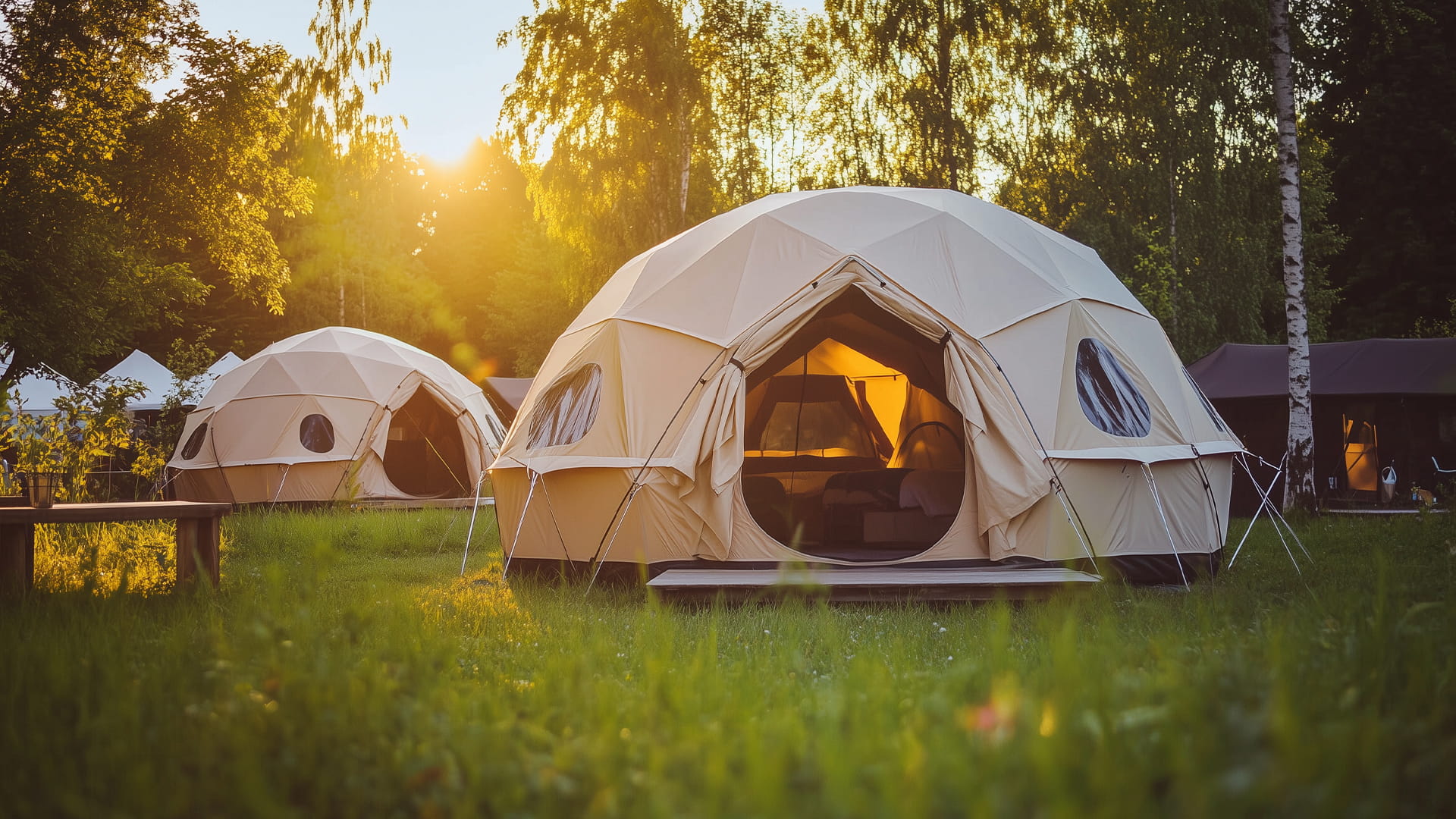 استكشاف أنواع الخيم: من الخيم الصحراوية إلى الخيم القابلة للطي