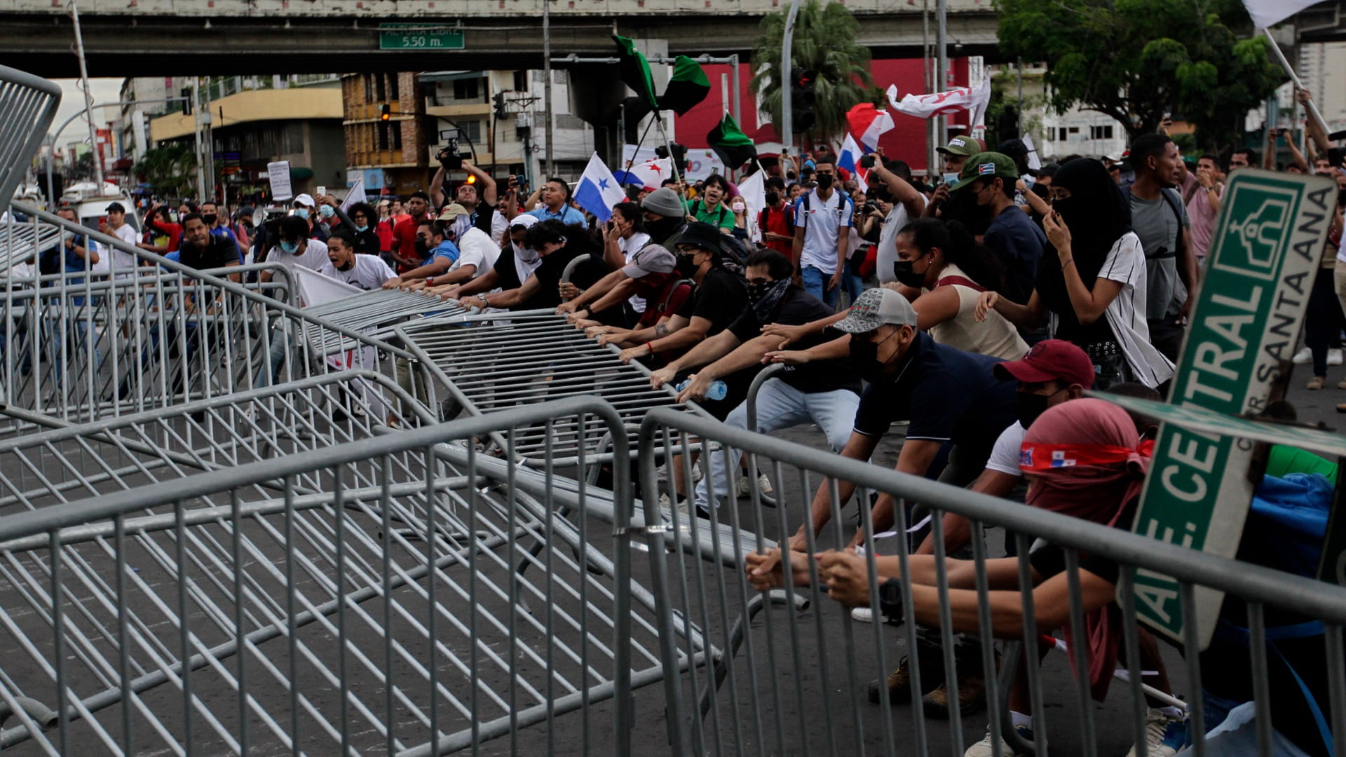 Panama protests continue despite fuel and food price cuts