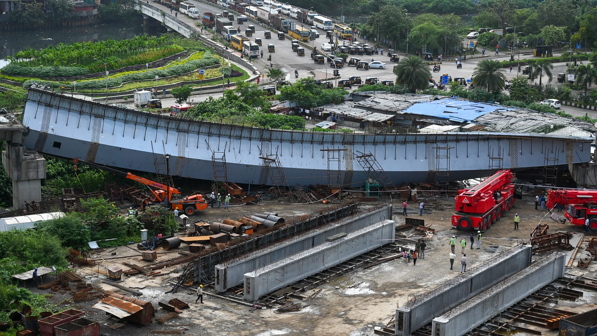 India bridge collapse Leaves at least 60 dead